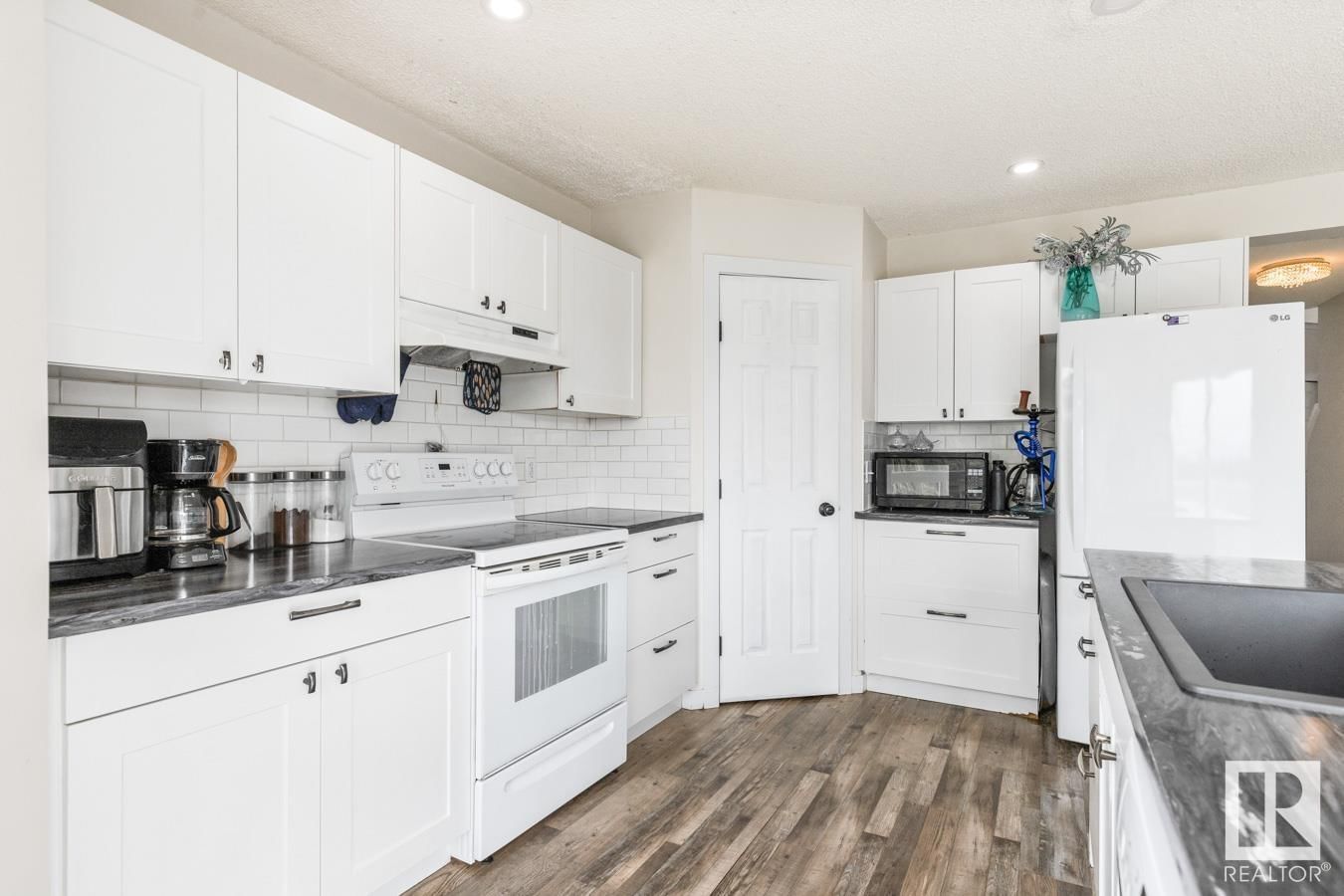 9109 164 Av Edmonton, Alberta