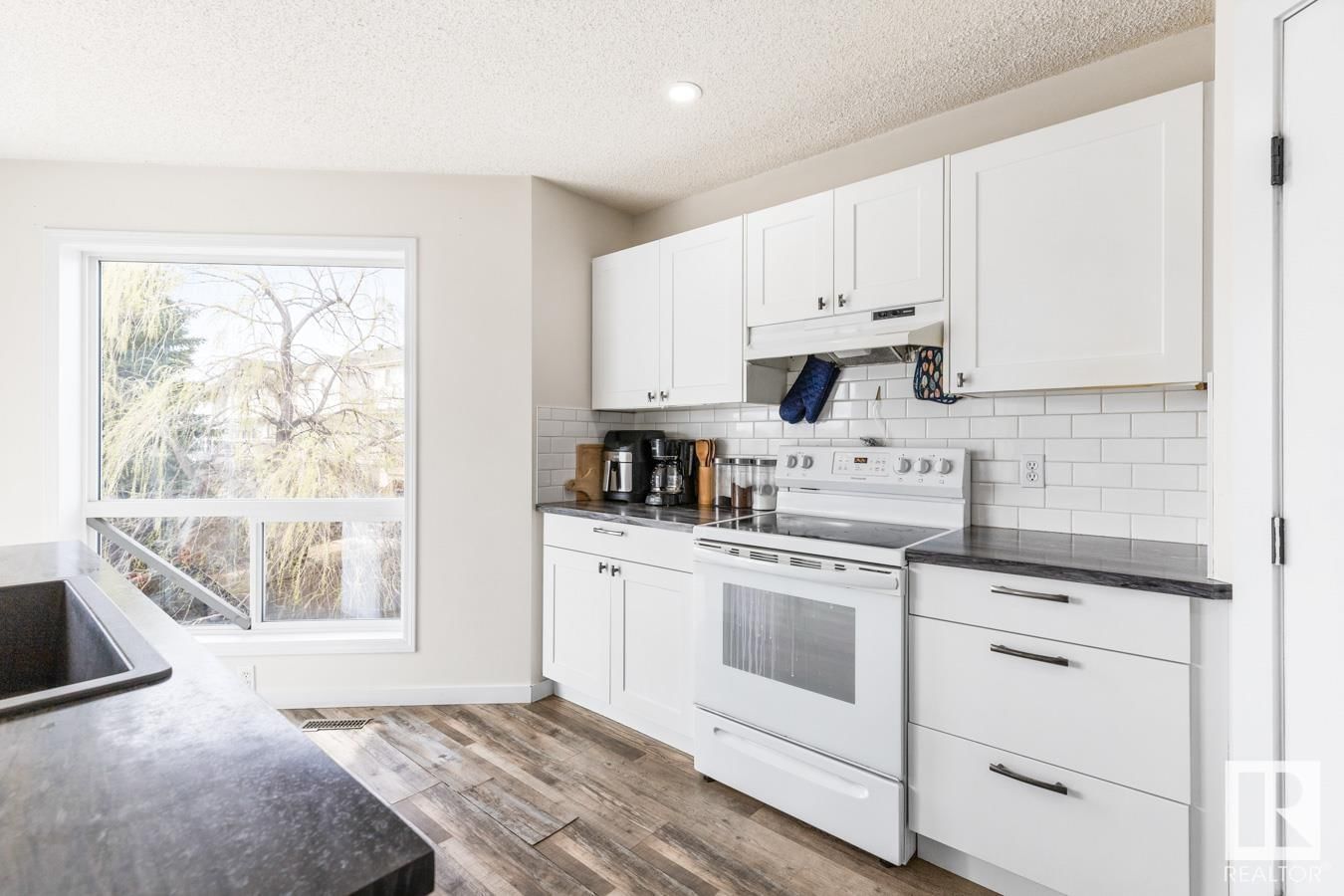 9109 164 Av Edmonton, Alberta