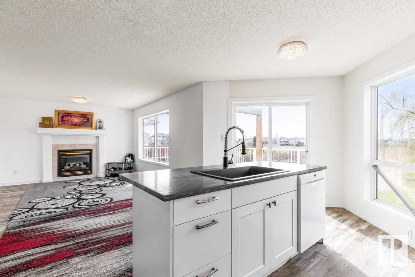 9109 164 Av Edmonton, Alberta