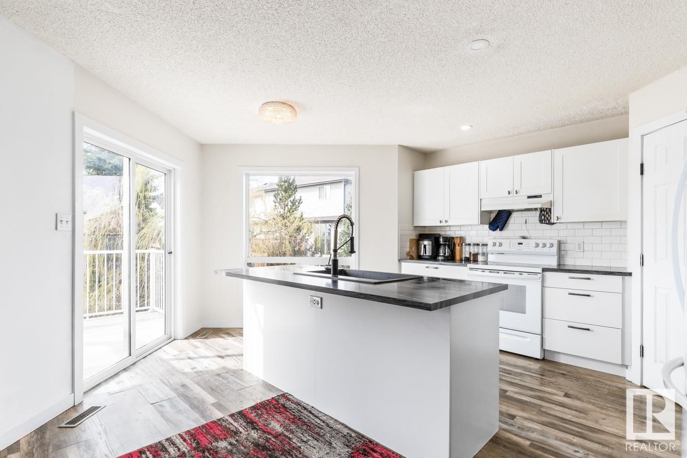 9109 164 Av Edmonton, Alberta