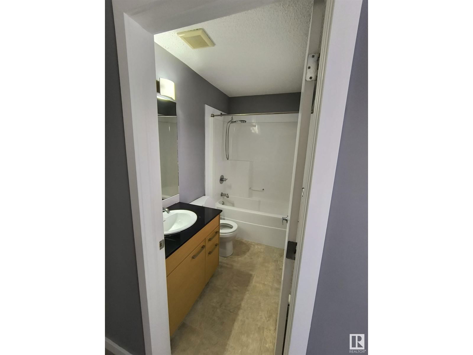 #23 - 655 WATT BV Image 15