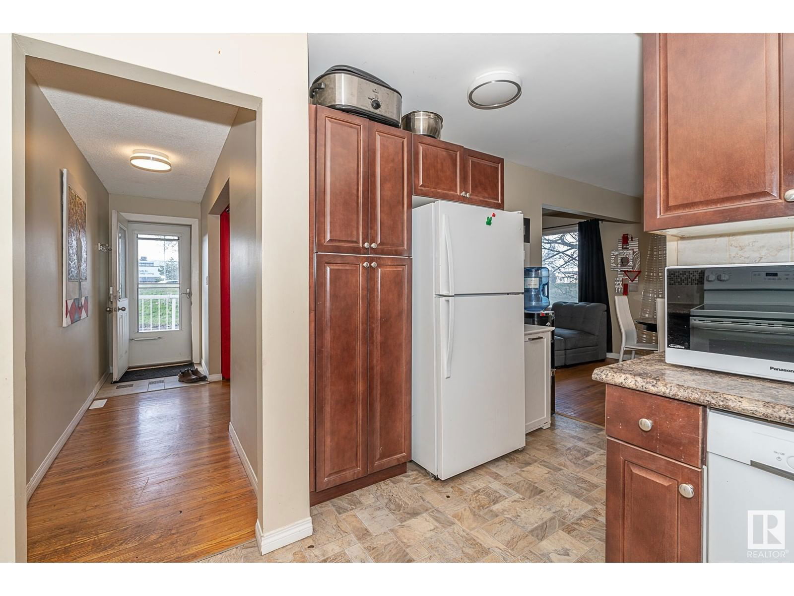 Nw - 16533 105a Av Edmonton, Alberta