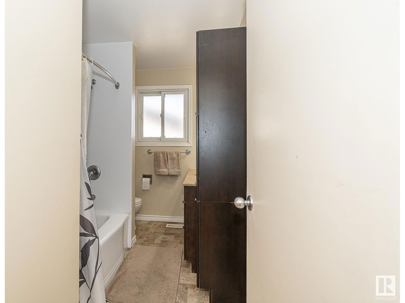 Nw - 16533 105a Av Edmonton, Alberta