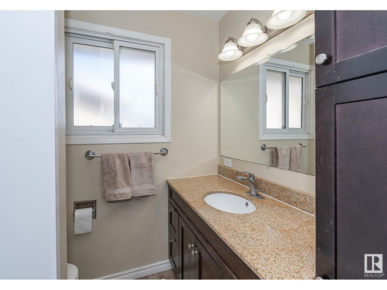 Nw - 16533 105a Av Edmonton, Alberta