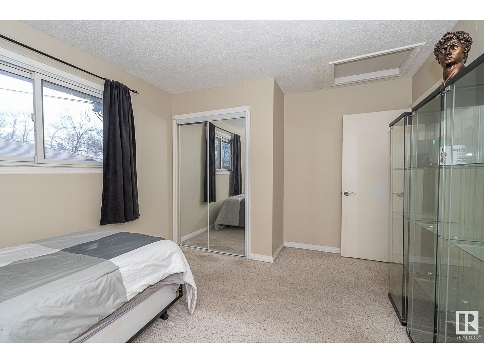 Nw - 16533 105a Av Edmonton, Alberta