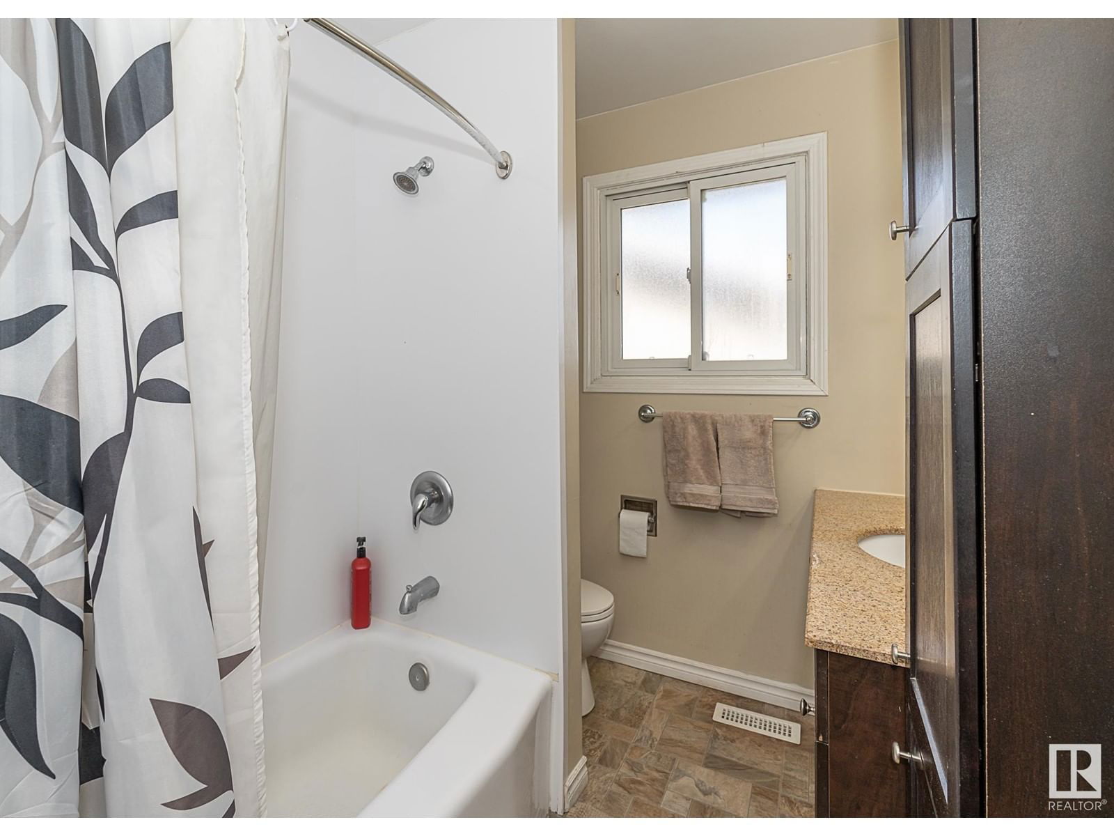 Nw - 16533 105a Av Edmonton, Alberta