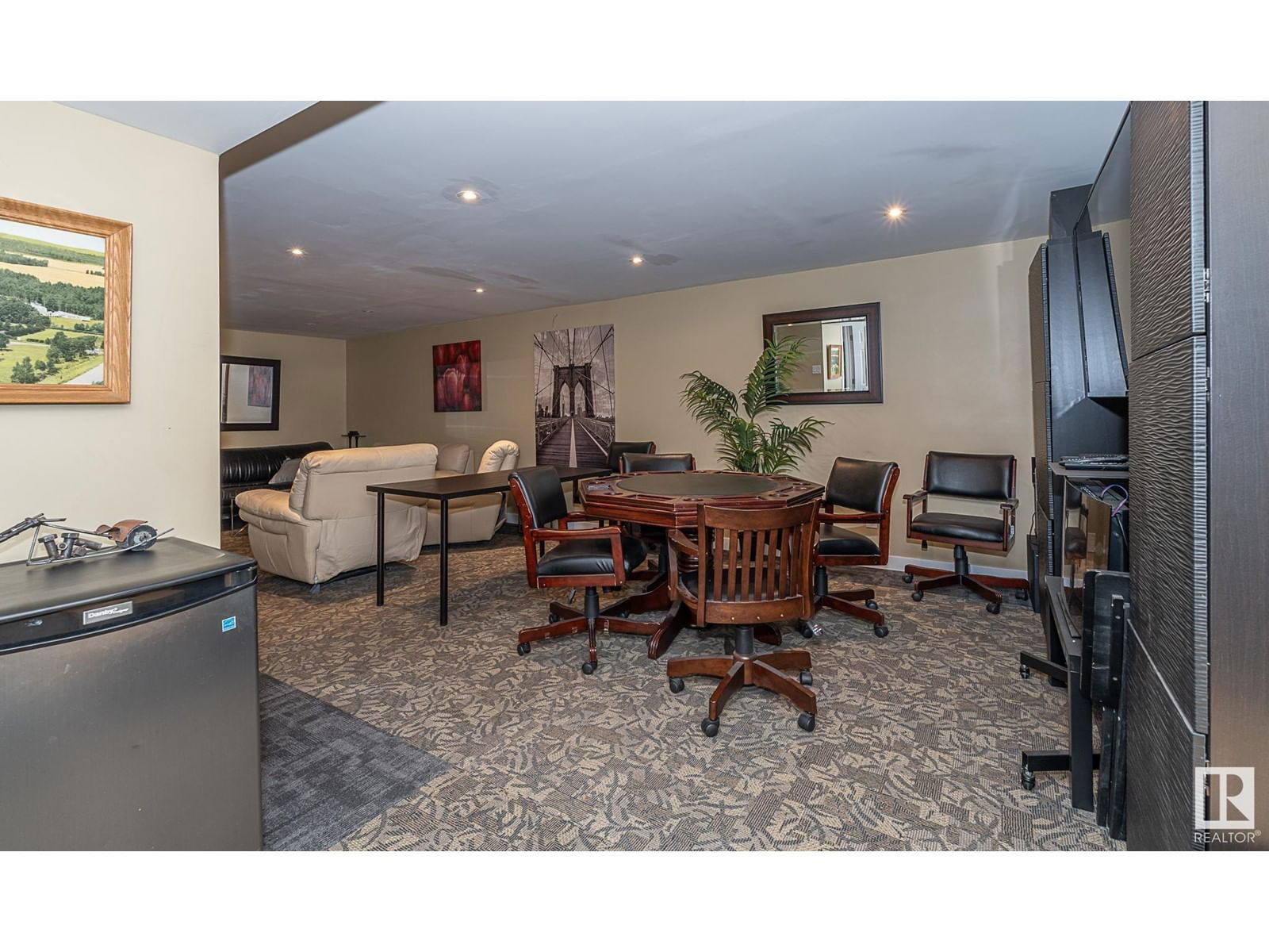 Nw - 16533 105a Av Edmonton, Alberta