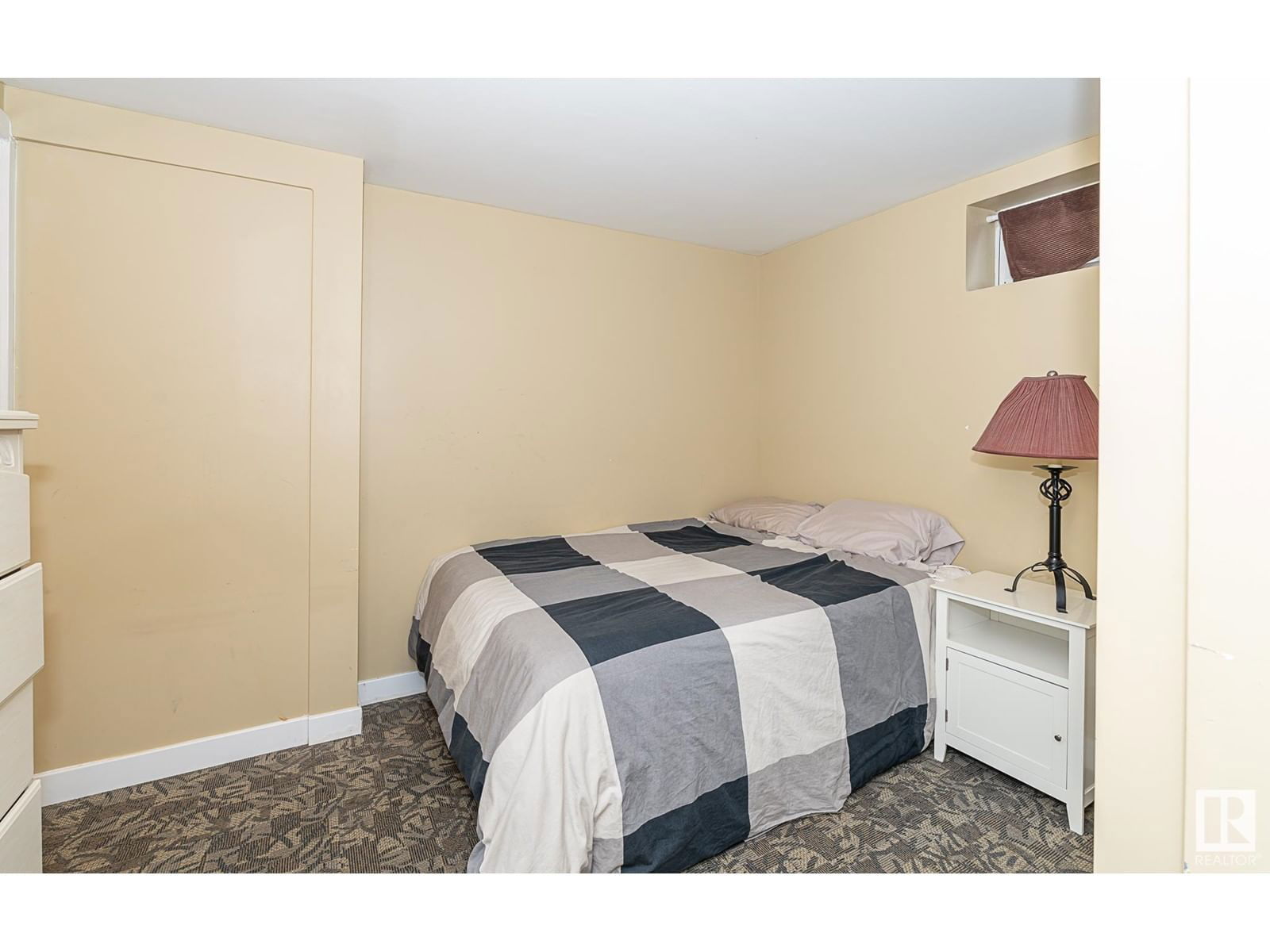 Nw - 16533 105a Av Edmonton, Alberta