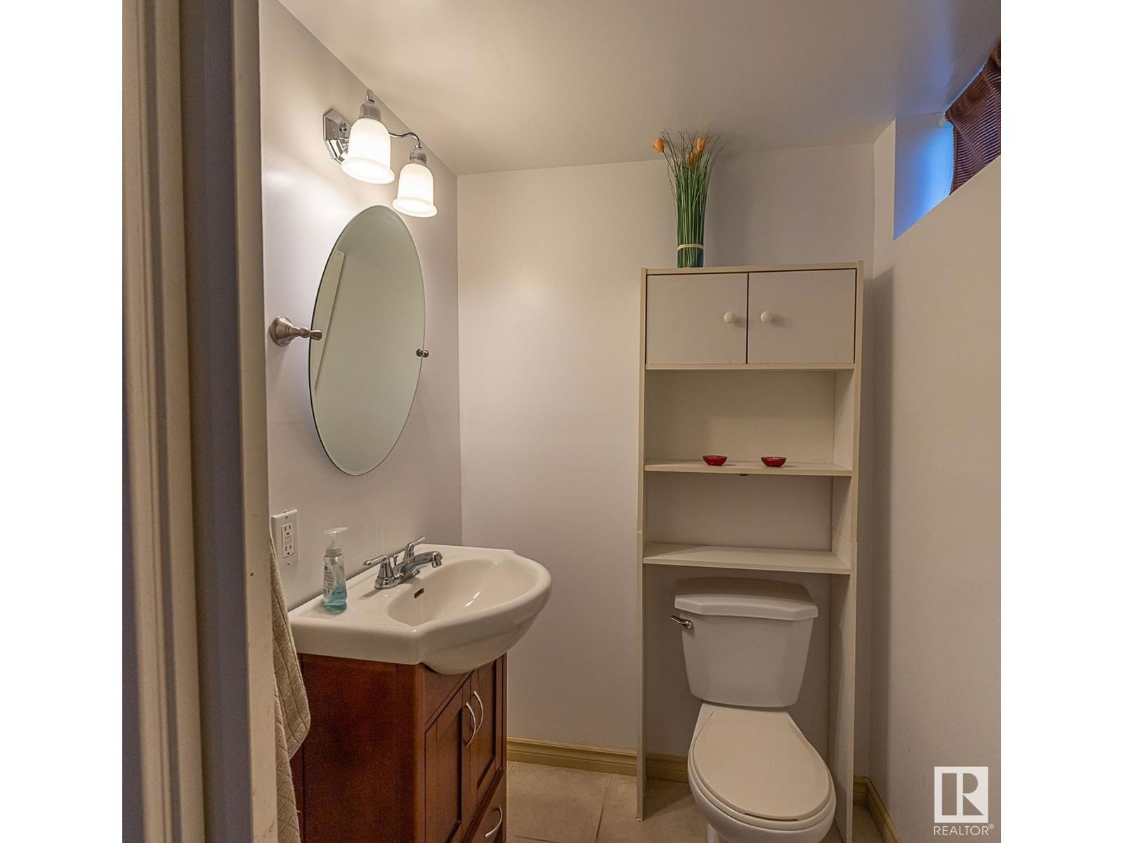 Nw - 16533 105a Av Edmonton, Alberta
