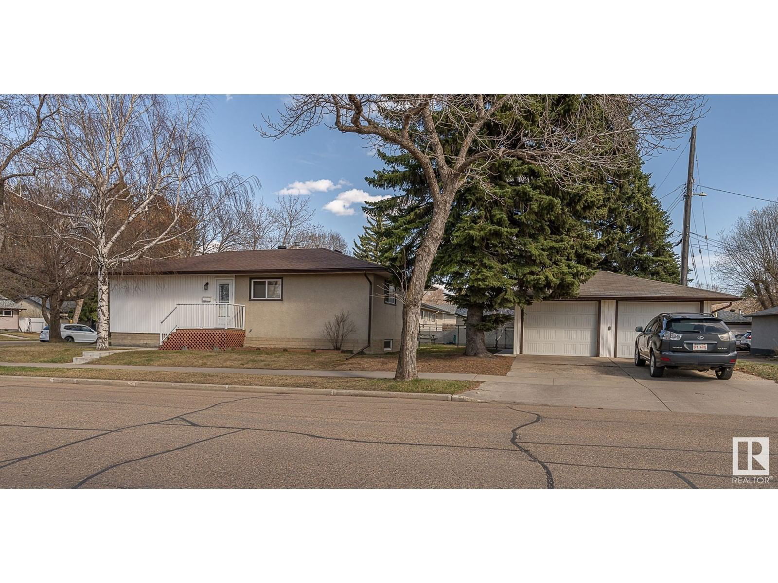 Nw - 16533 105a Av Edmonton, Alberta