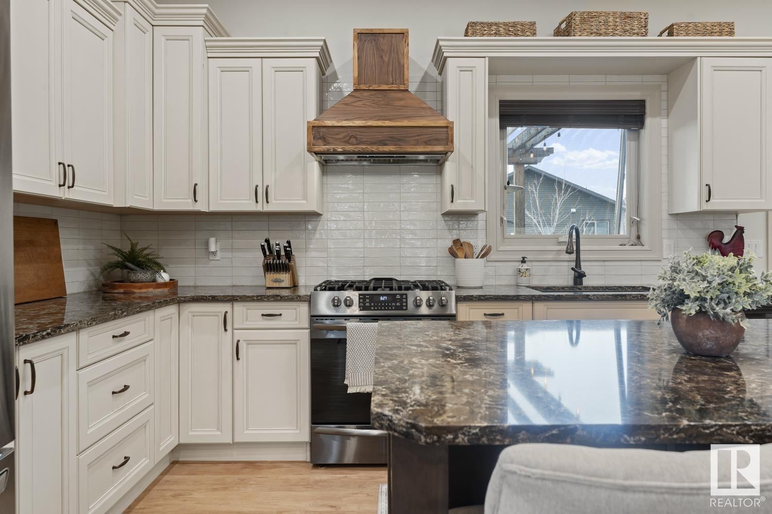 1214 18 AV Image 11