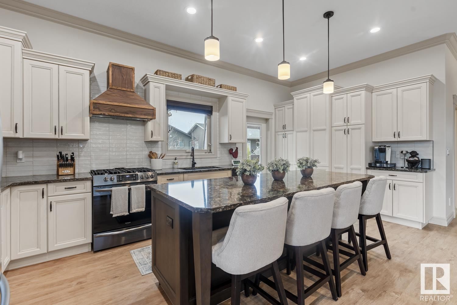 1214 18 AV Image 12
