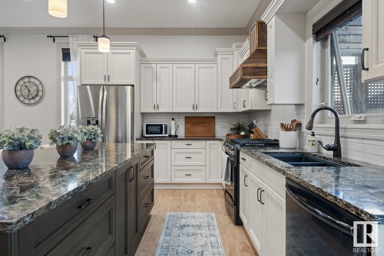 1214 18 AV Image 14