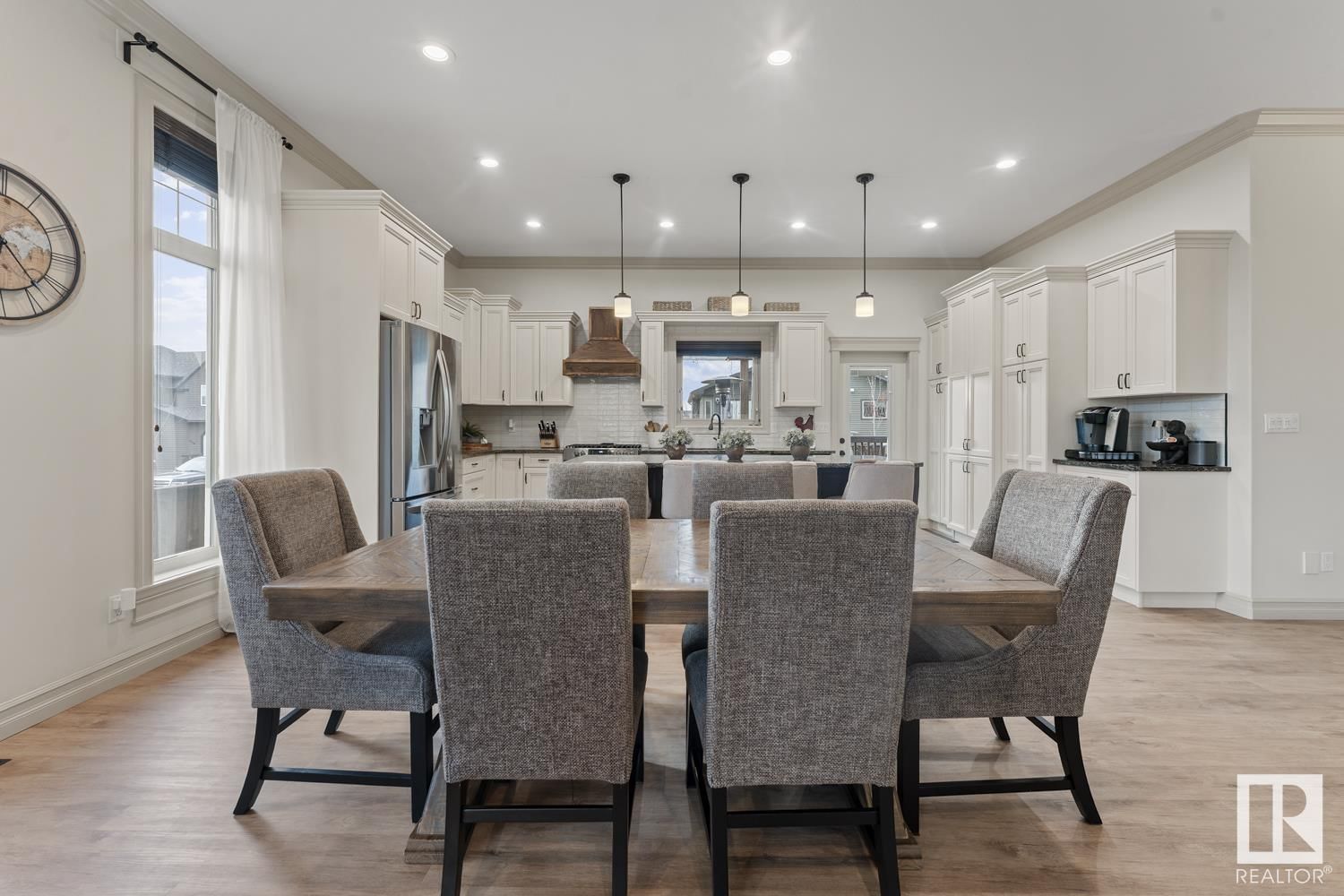 1214 18 AV Image 18