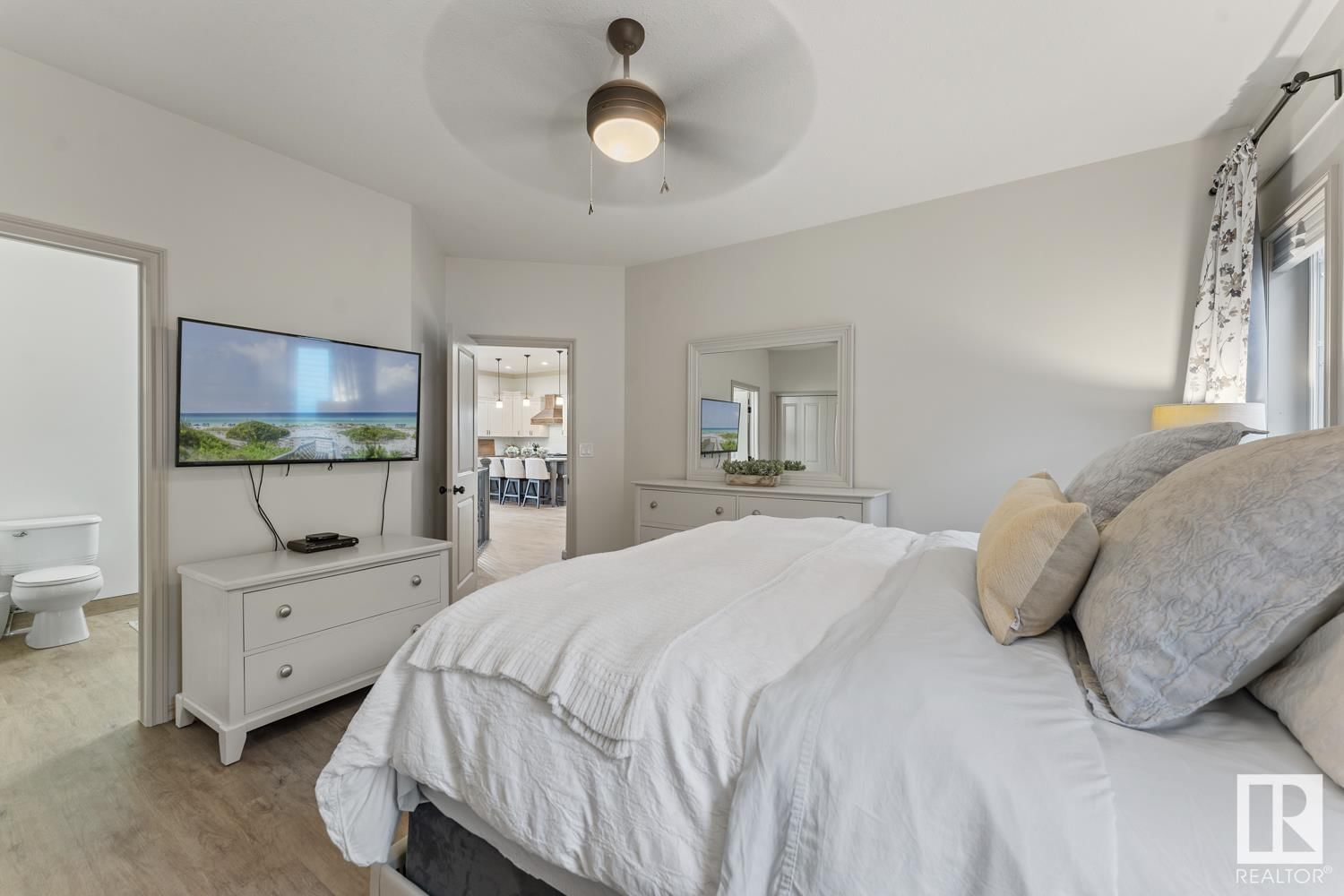 1214 18 AV Image 34