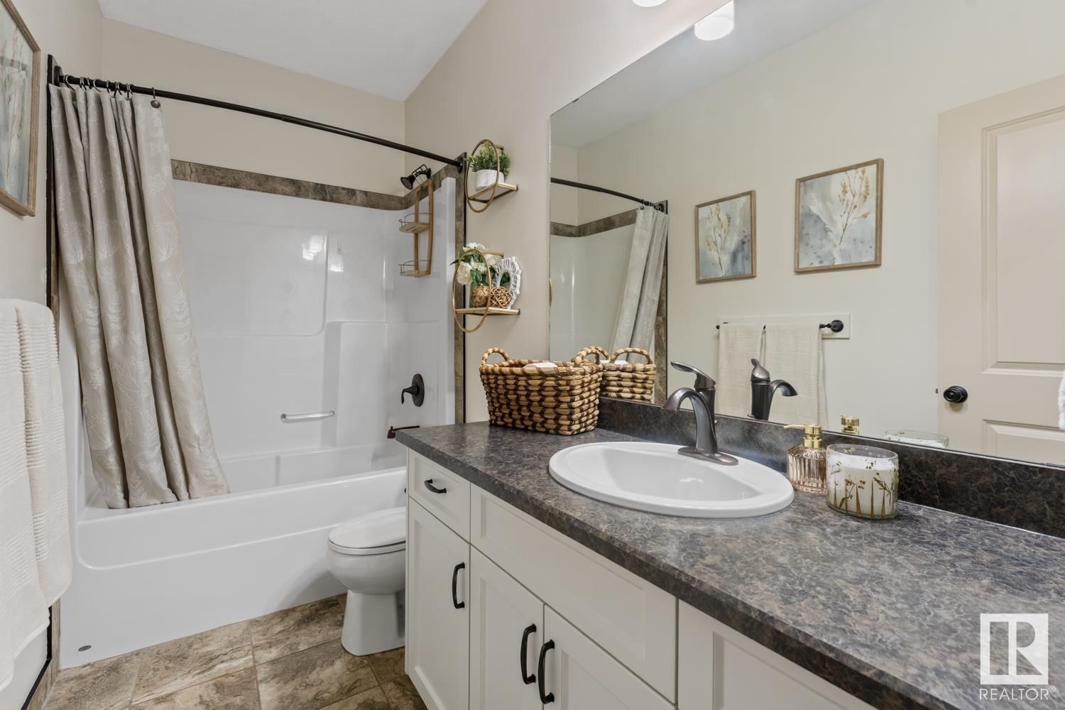 1214 18 AV Image 40