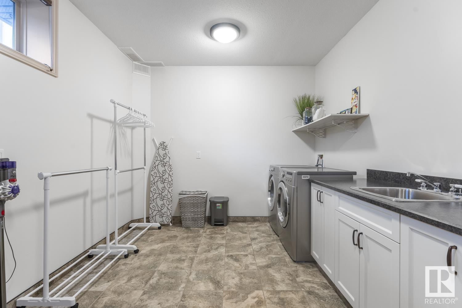1214 18 AV Image 43