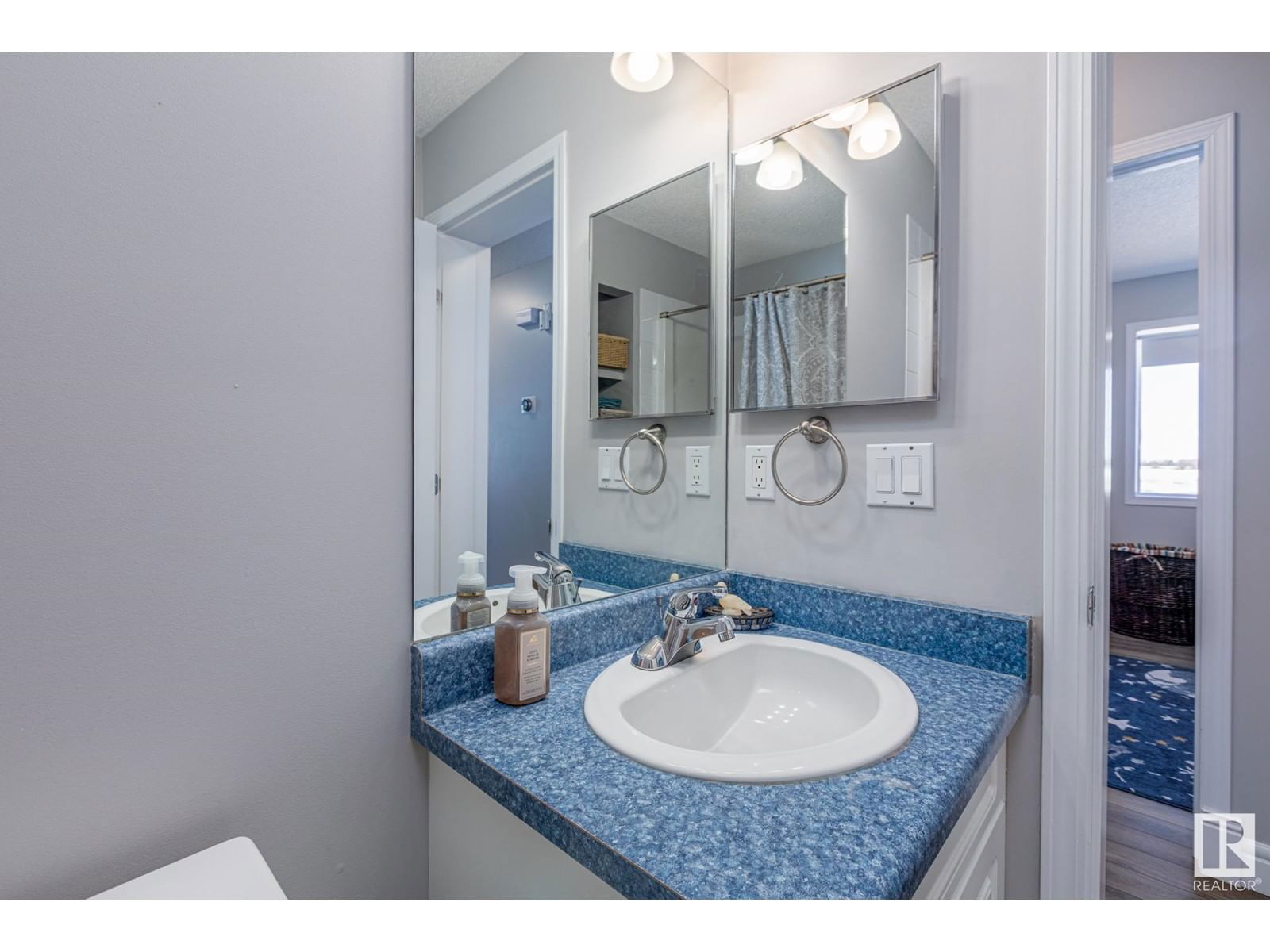 430 ST. JOHN ST Image 32
