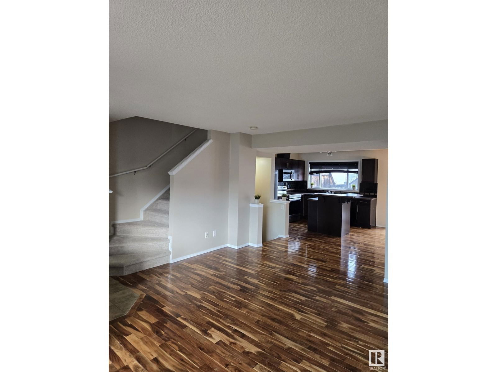SW - 7113 21 AV Image 10