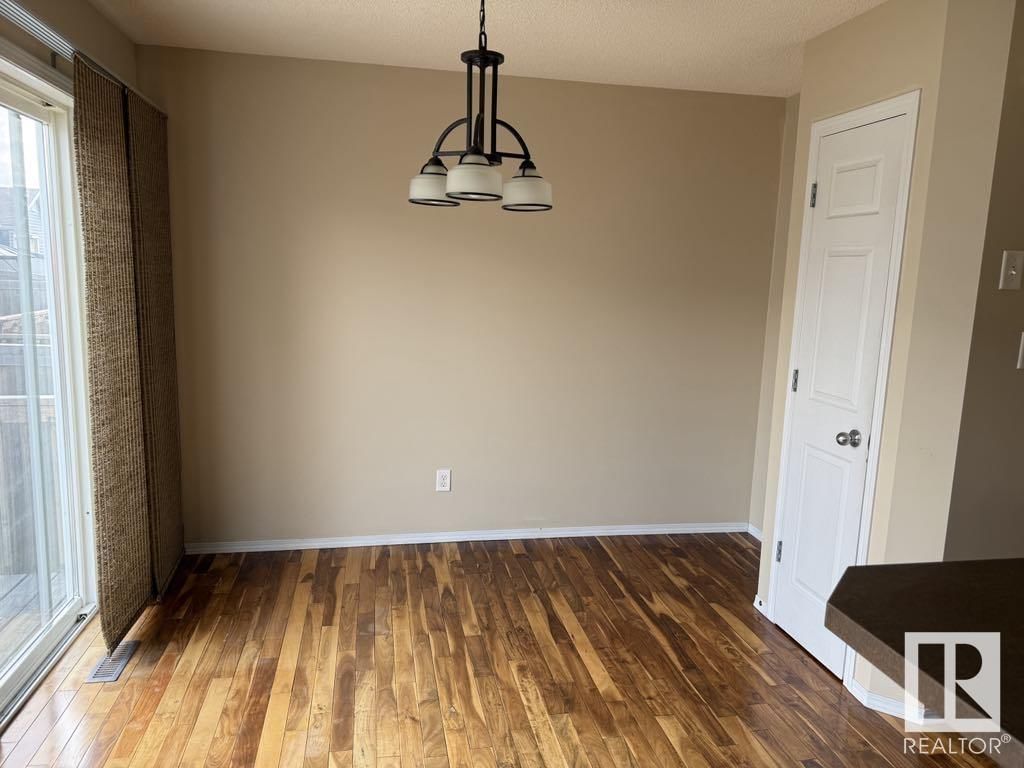 SW - 7113 21 AV Image 15