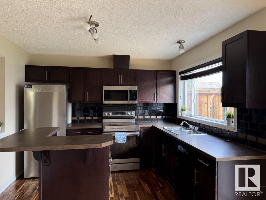 SW - 7113 21 AV Image 17