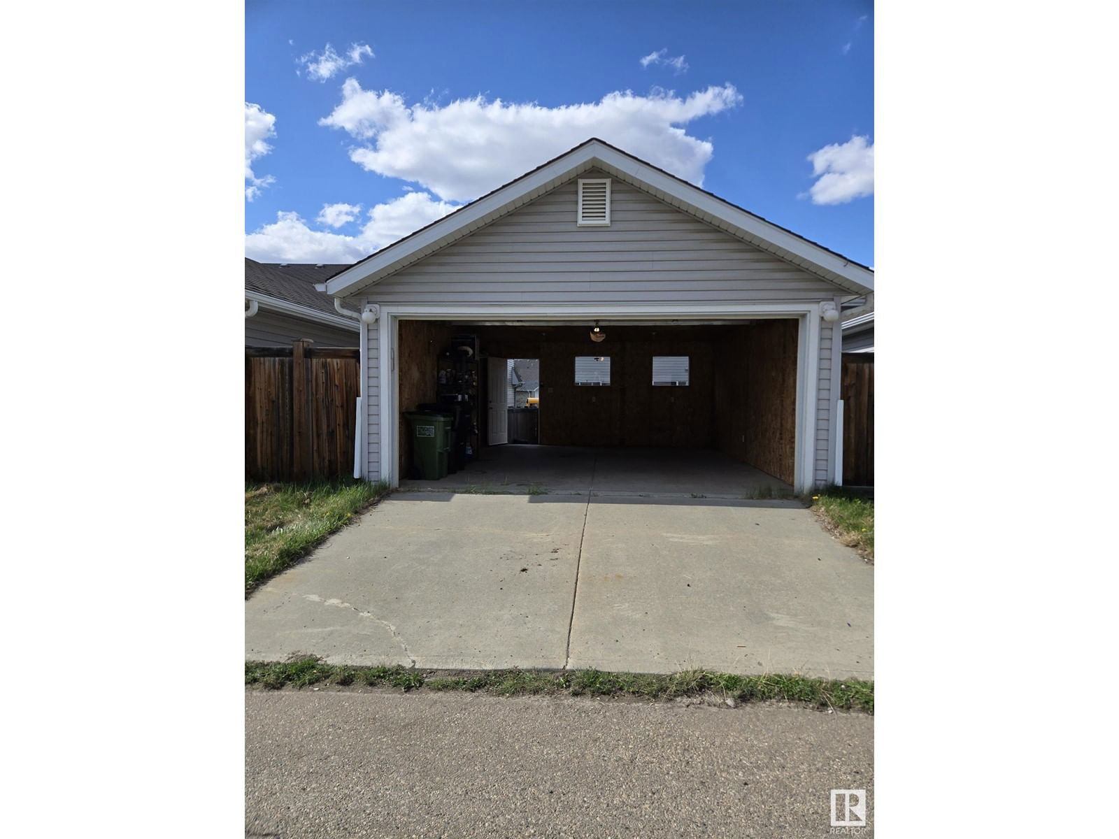 SW - 7113 21 AV Image 23
