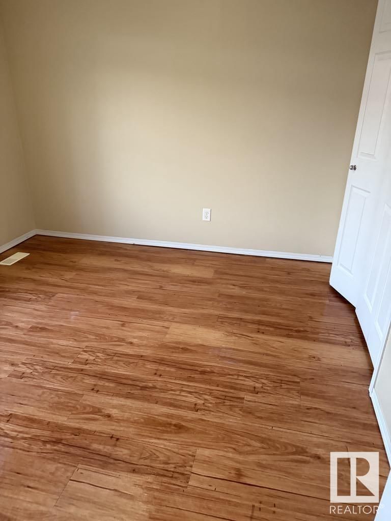 SW - 7113 21 AV Image 30