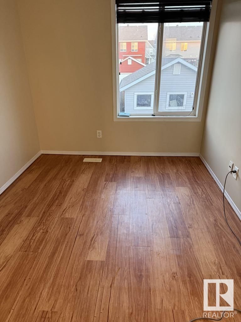 SW - 7113 21 AV Image 31