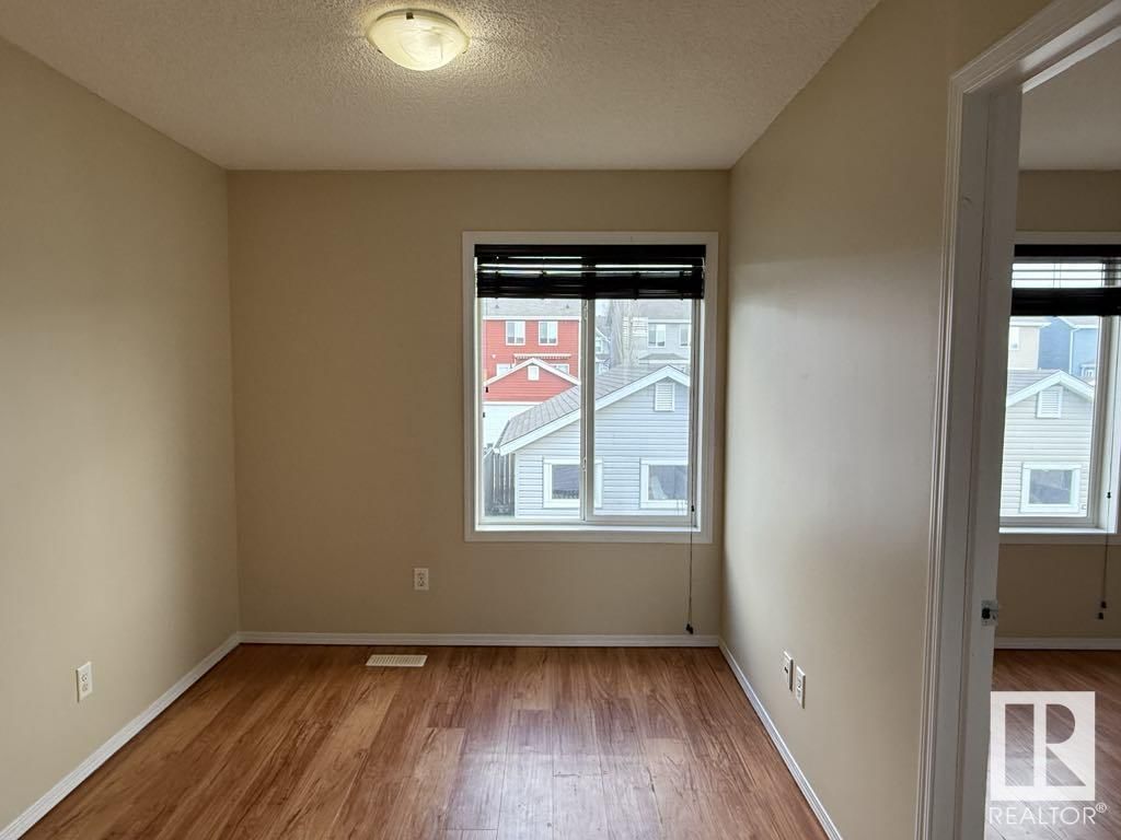 SW - 7113 21 AV Image 32