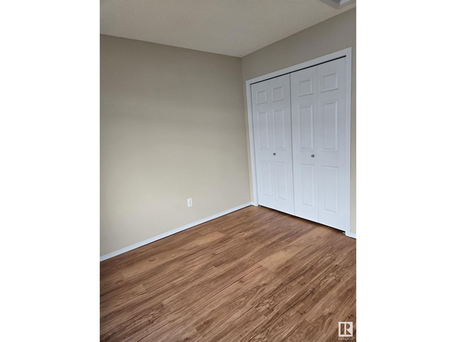 SW - 7113 21 AV Image 33