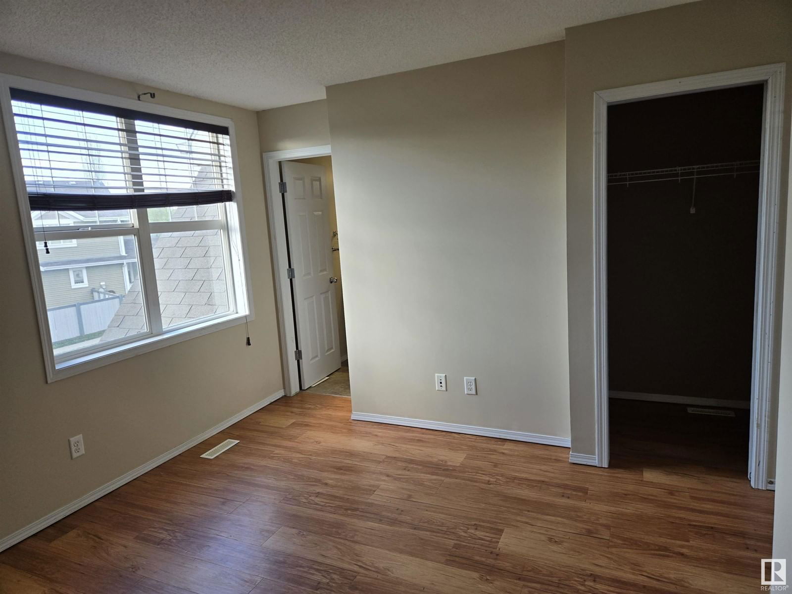 SW - 7113 21 AV Image 36