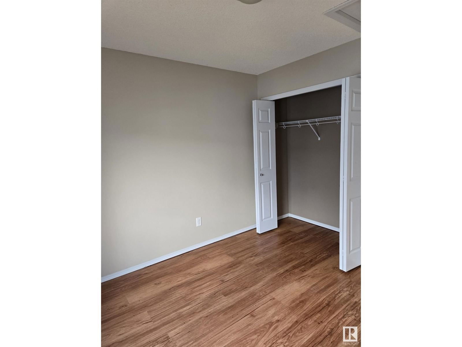 SW - 7113 21 AV Image 43