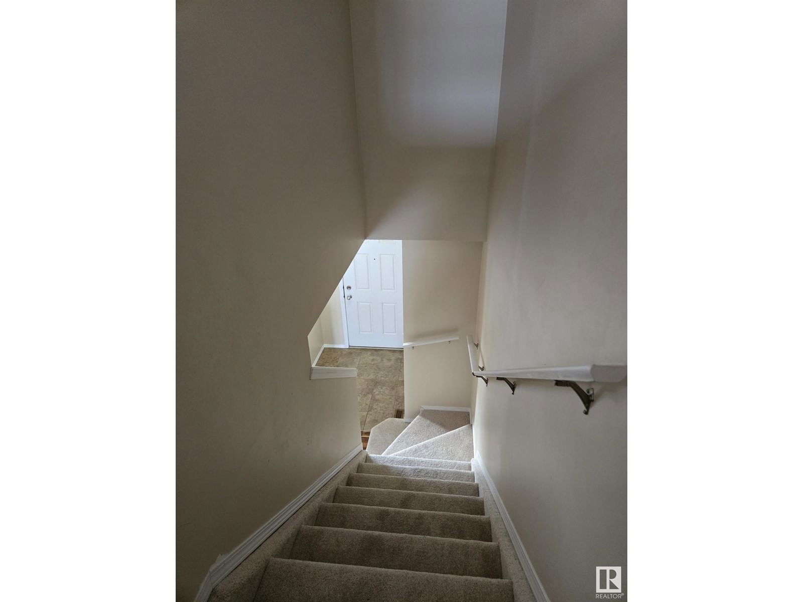 SW - 7113 21 AV Image 52