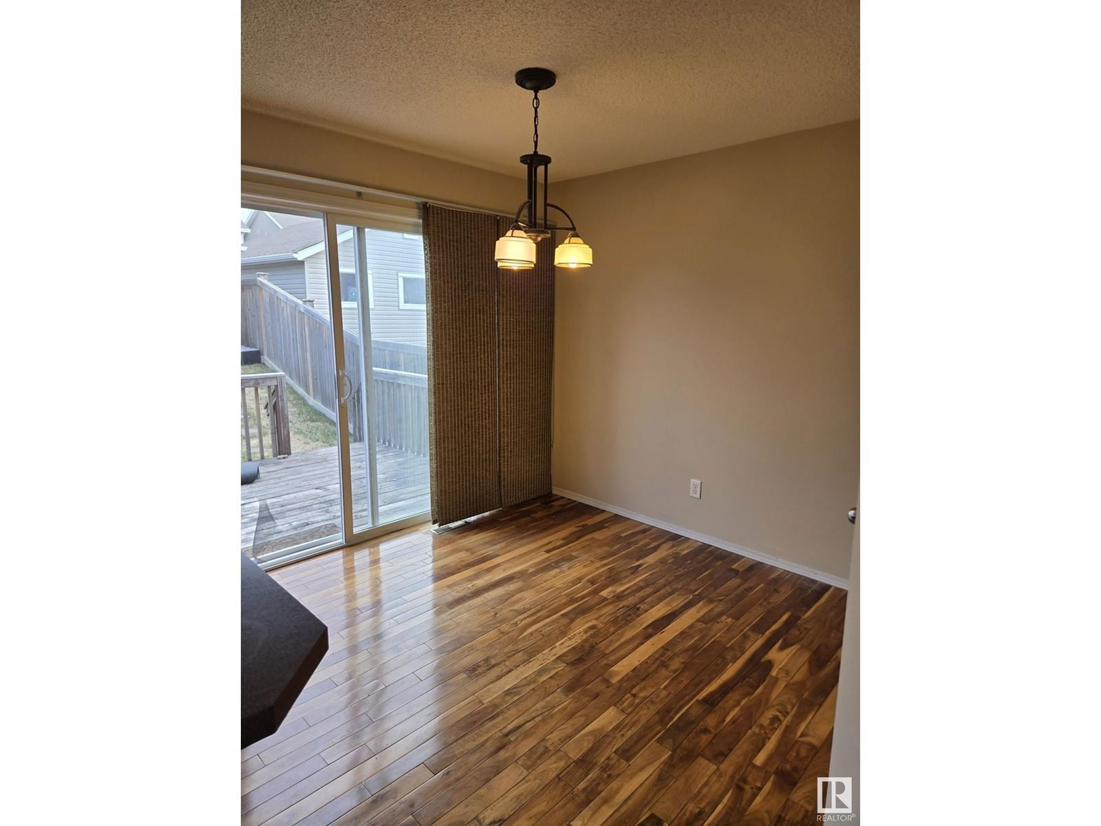 SW - 7113 21 AV Image 56