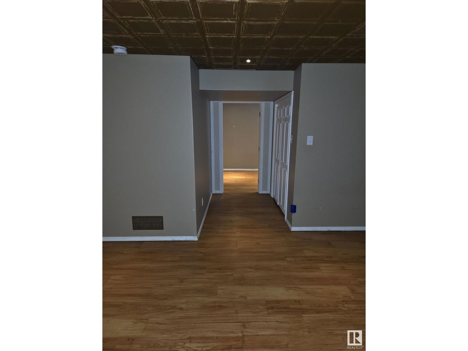 SW - 7113 21 AV Image 66