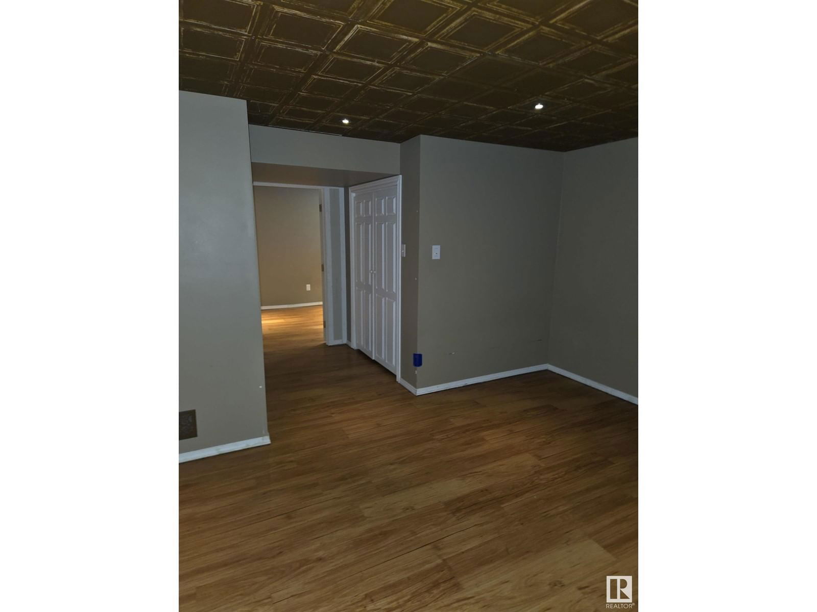 SW - 7113 21 AV Image 67