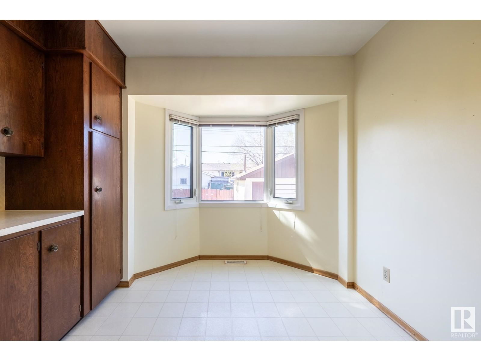 16013 93a Av Edmonton, Alberta