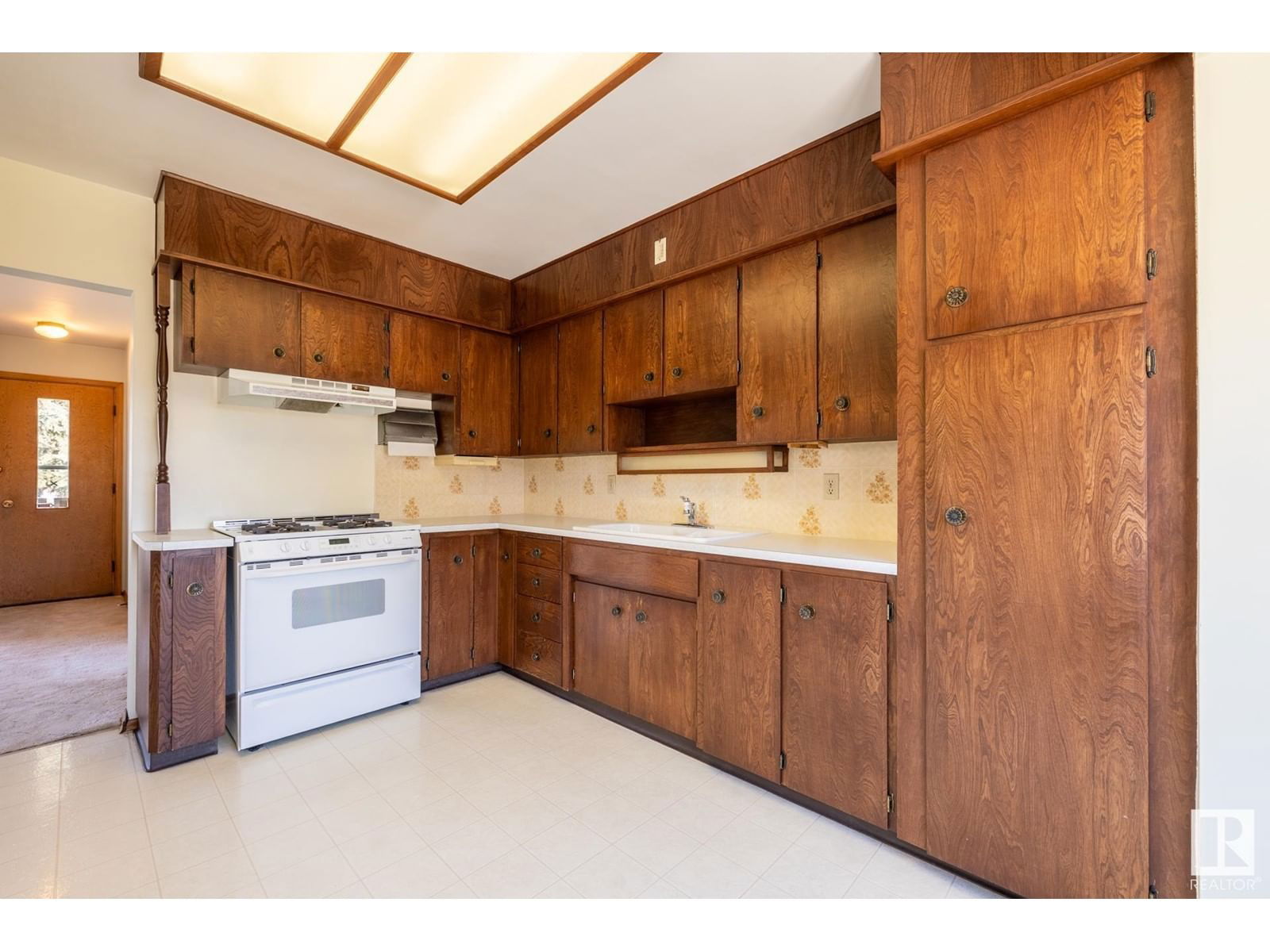 16013 93a Av Edmonton, Alberta