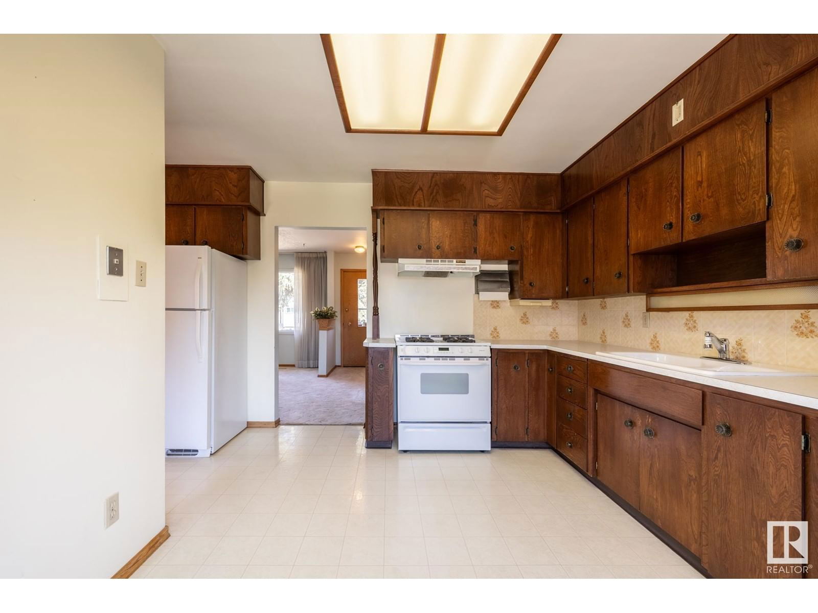 16013 93a Av Edmonton, Alberta