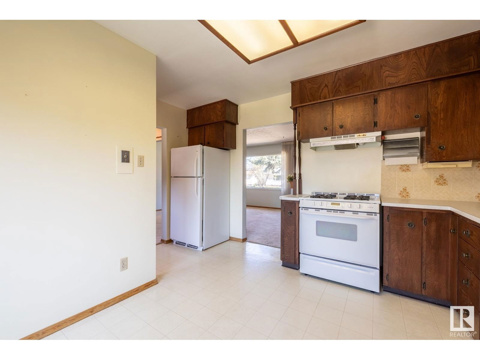 16013 93a Av Edmonton, Alberta