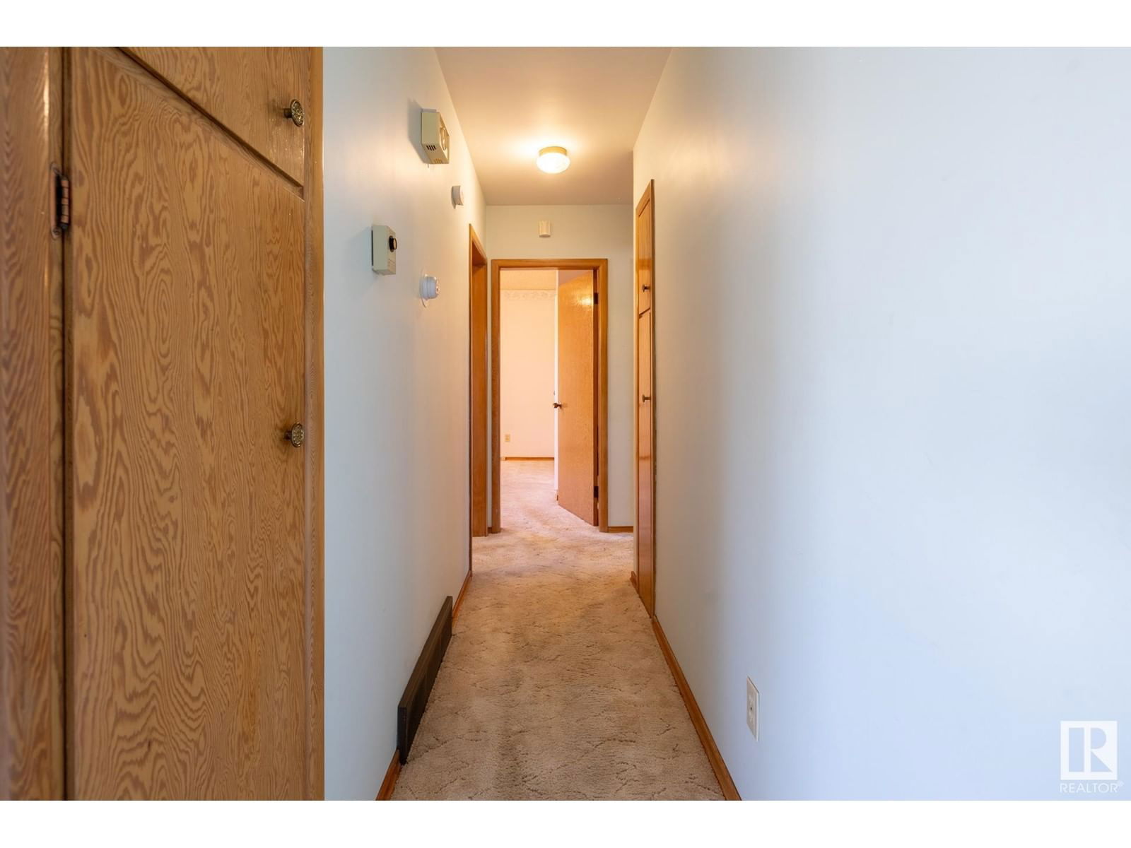 16013 93a Av Edmonton, Alberta