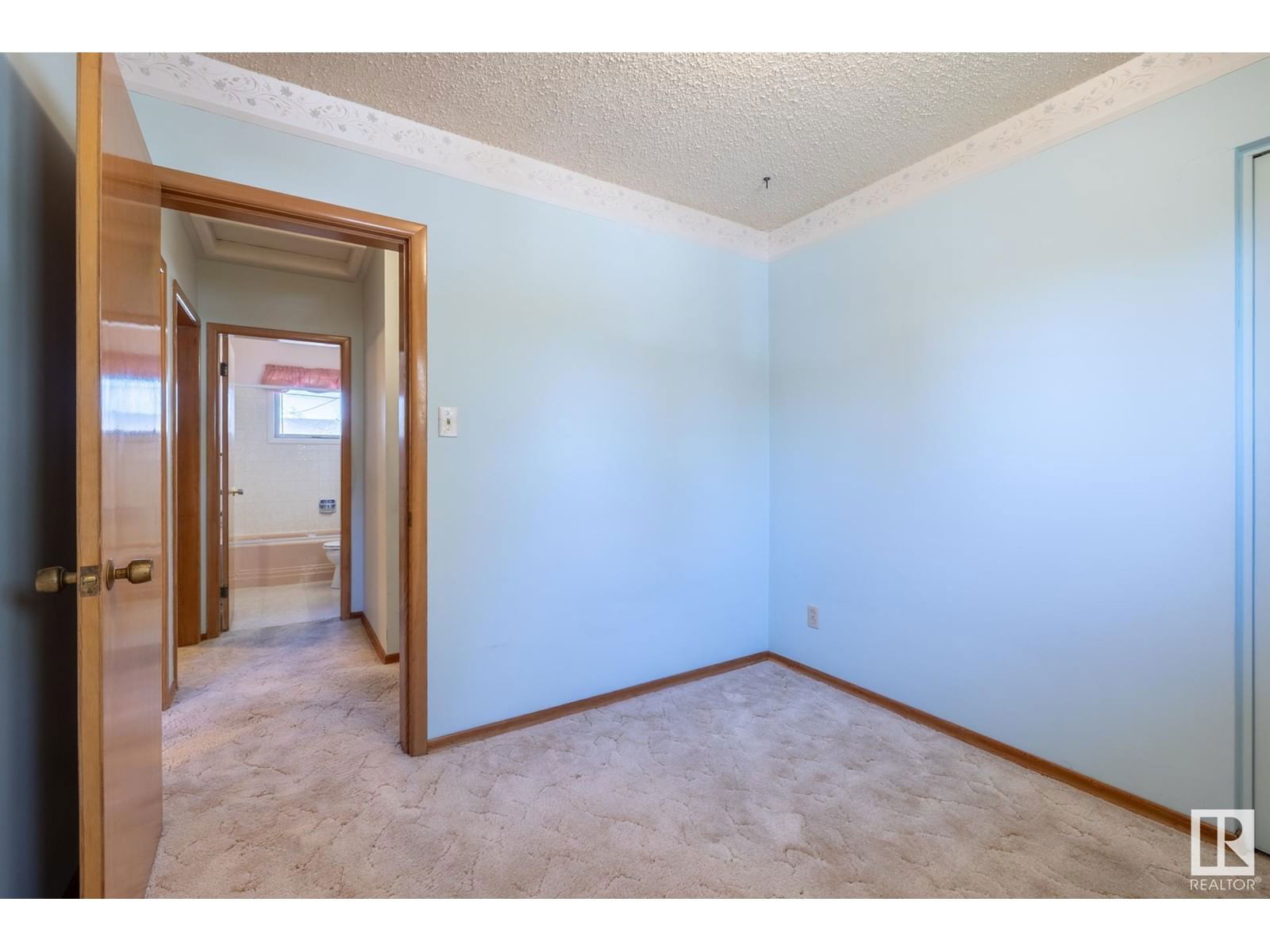 16013 93a Av Edmonton, Alberta