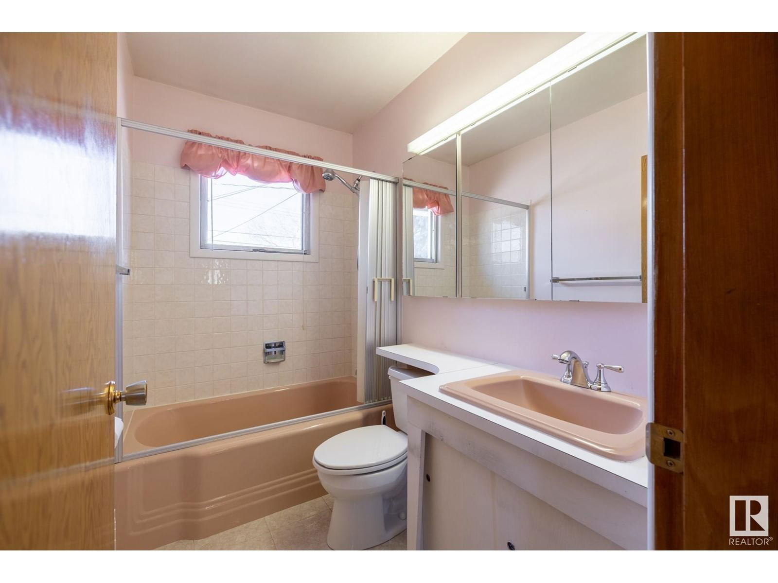 16013 93a Av Edmonton, Alberta