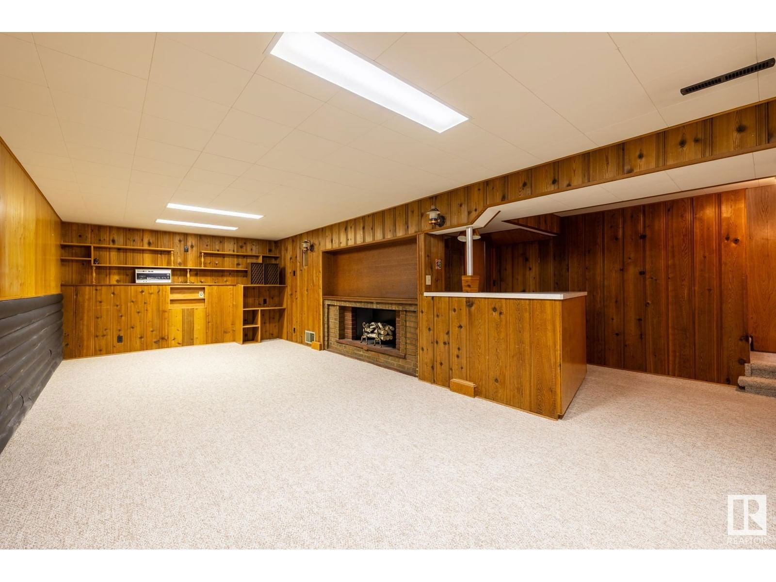 16013 93a Av Edmonton, Alberta