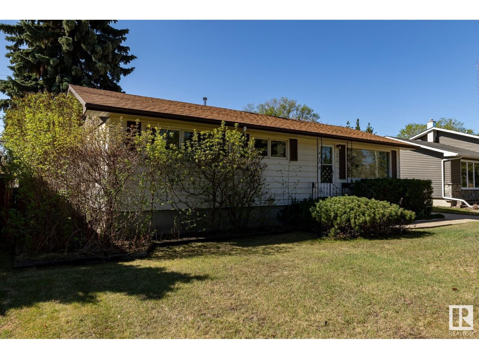16013 93a Av Edmonton, Alberta