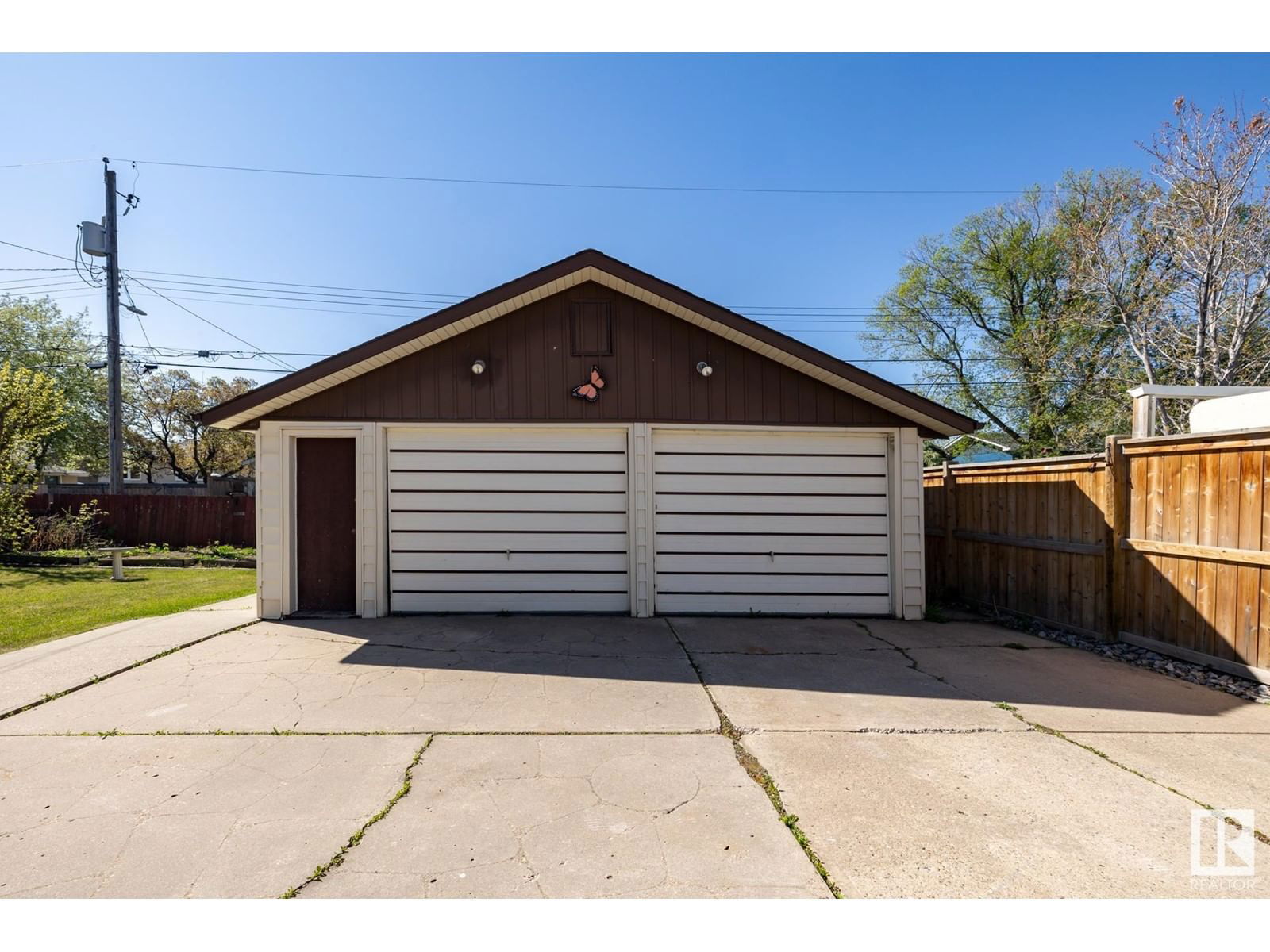 16013 93a Av Edmonton, Alberta