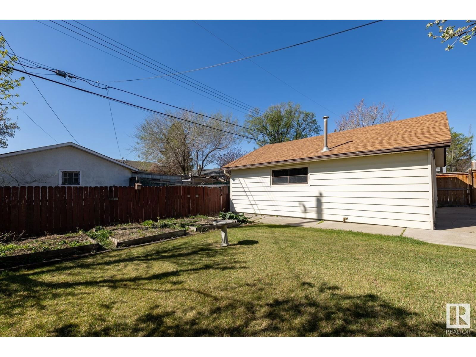 16013 93a Av Edmonton, Alberta