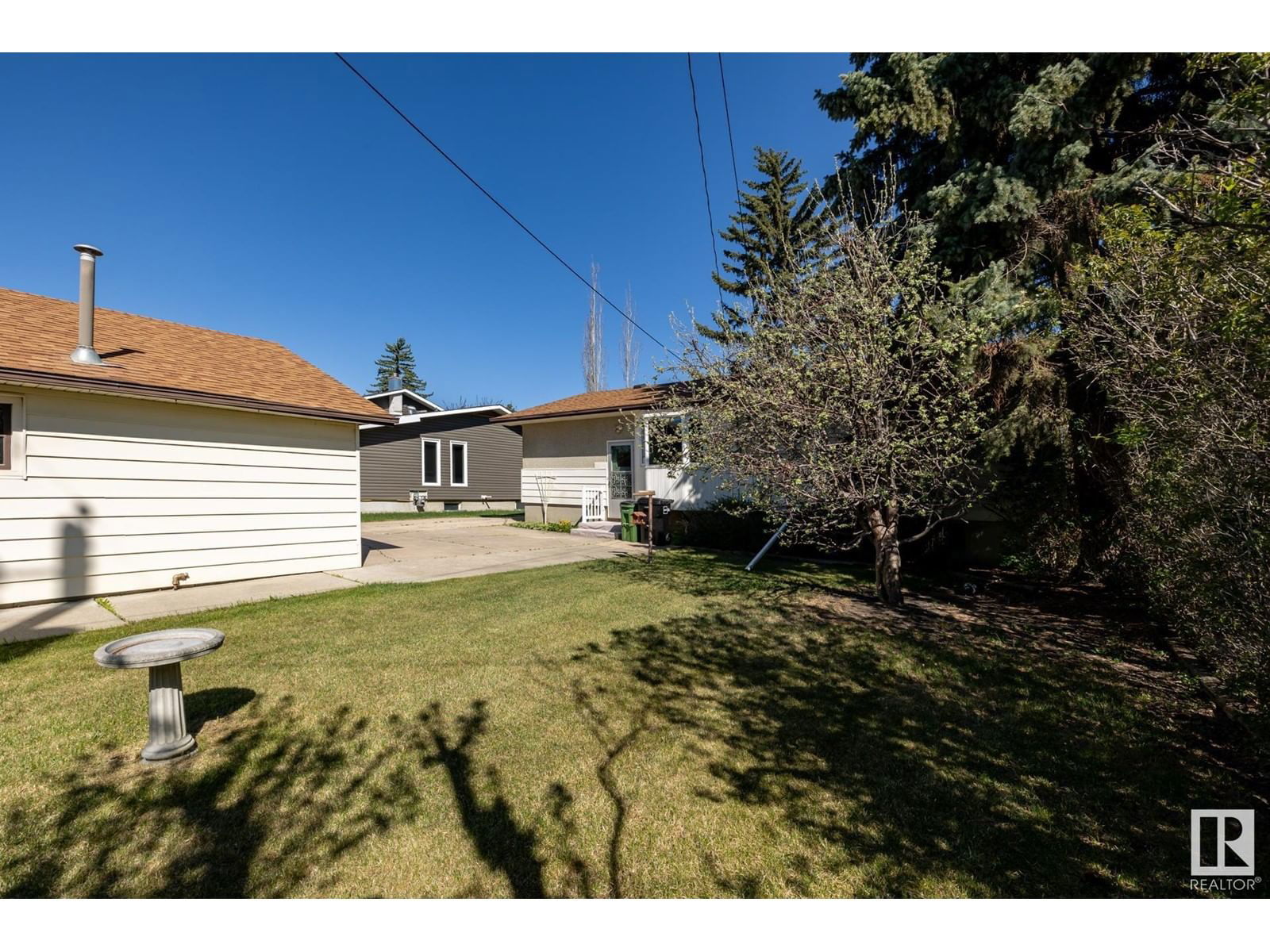 16013 93a Av Edmonton, Alberta