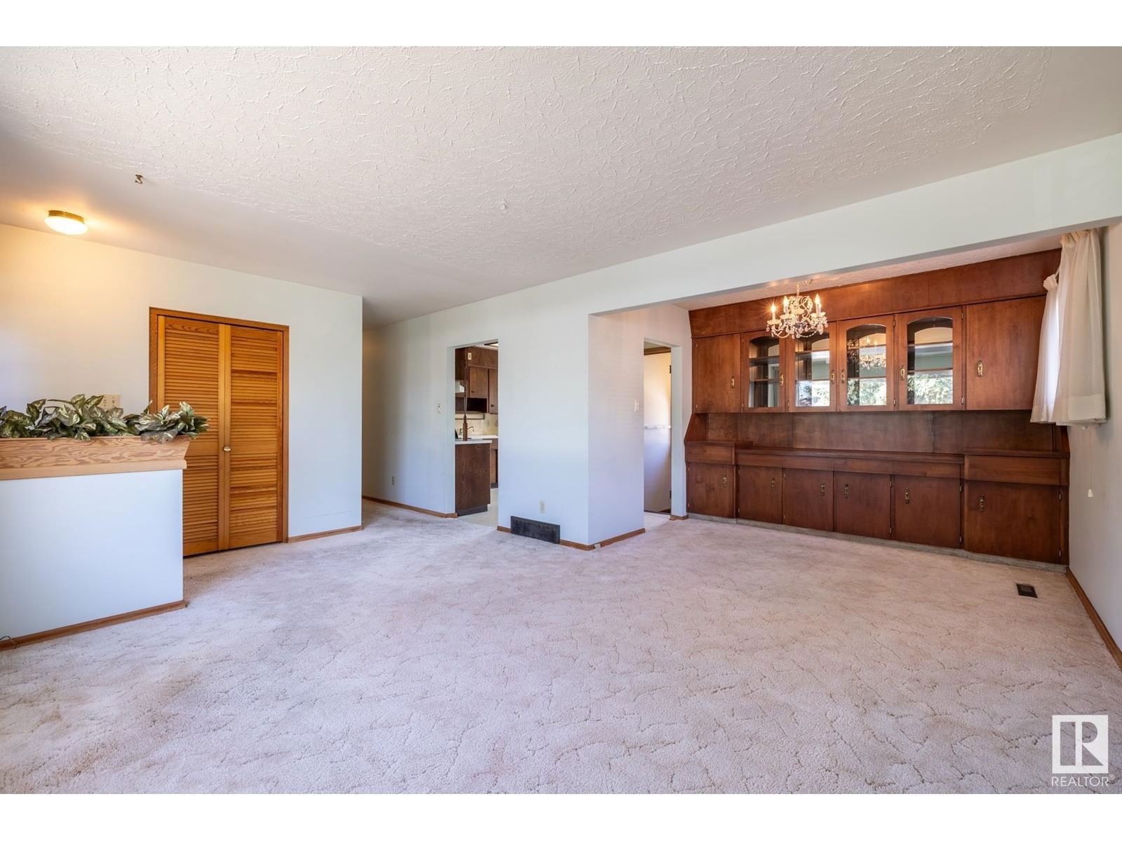 16013 93a Av Edmonton, Alberta