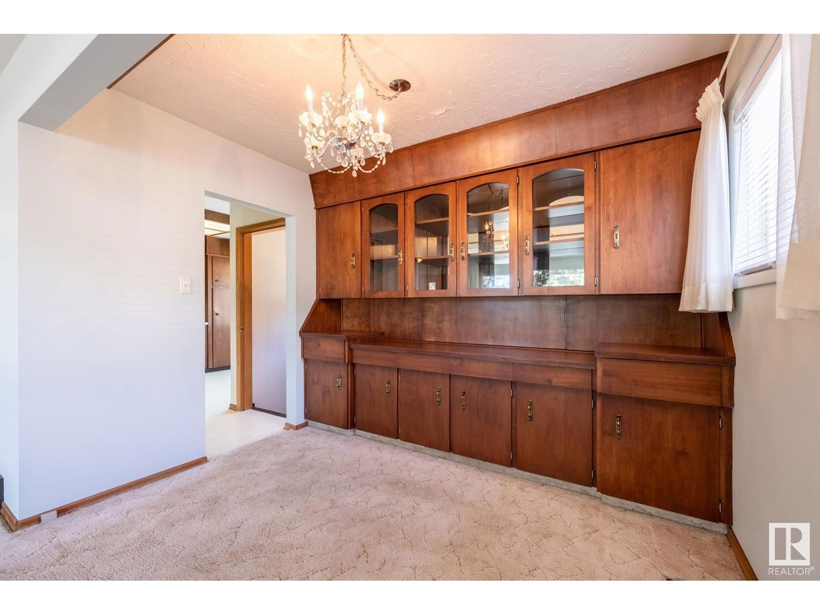 16013 93a Av Edmonton, Alberta
